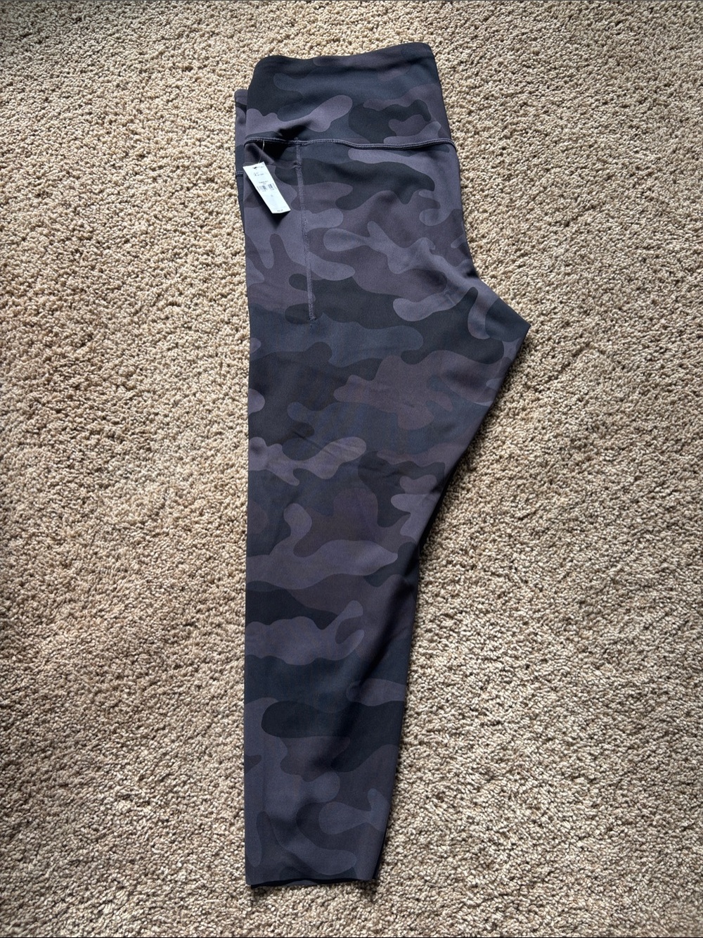 NWT GAP Women's Charcoal and Black Camo Capri Leggings